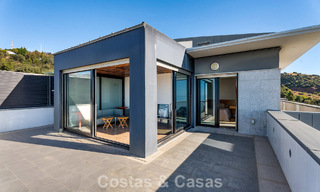 Prêt à emménager! Villa moderne à vendre avec une vue imprenable sur la mer, juste à l'est du centre de Marbella 787816 