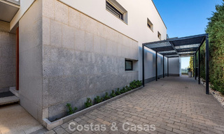 Prêt à emménager! Villa moderne à vendre avec une vue imprenable sur la mer, juste à l'est du centre de Marbella 787817 