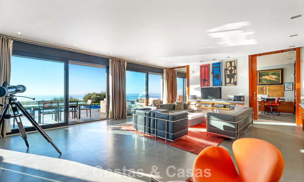 Prêt à emménager! Villa moderne à vendre avec une vue imprenable sur la mer, juste à l'est du centre de Marbella 787819