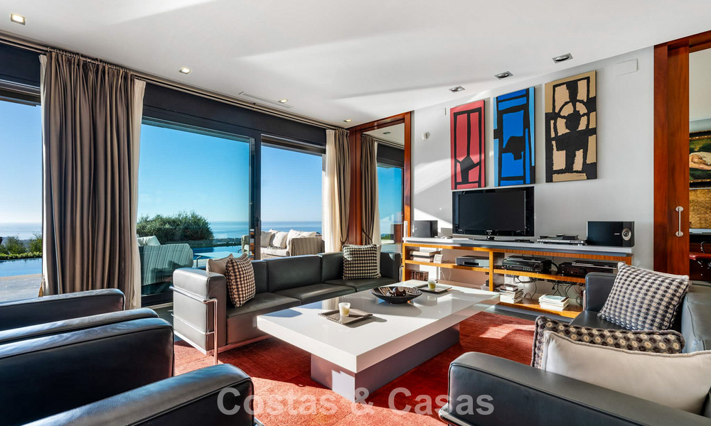 Prêt à emménager! Villa moderne à vendre avec une vue imprenable sur la mer, juste à l'est du centre de Marbella 787824