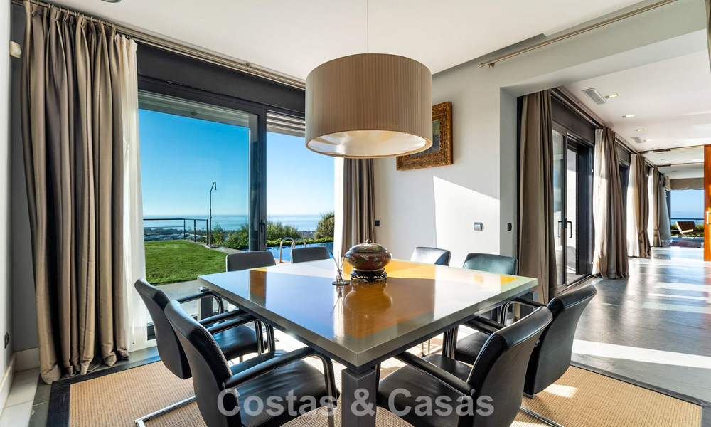 Prêt à emménager! Villa moderne à vendre avec une vue imprenable sur la mer, juste à l'est du centre de Marbella 787826