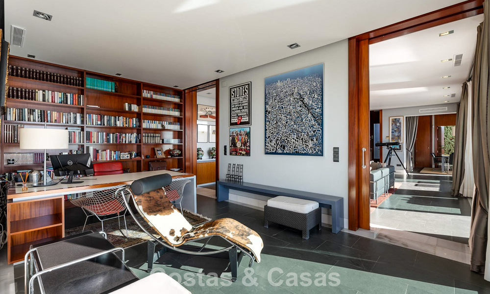 Prêt à emménager! Villa moderne à vendre avec une vue imprenable sur la mer, juste à l'est du centre de Marbella 787829