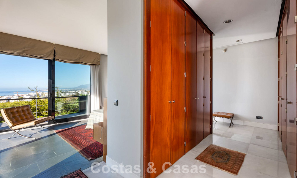 Prêt à emménager! Villa moderne à vendre avec une vue imprenable sur la mer, juste à l'est du centre de Marbella 787830