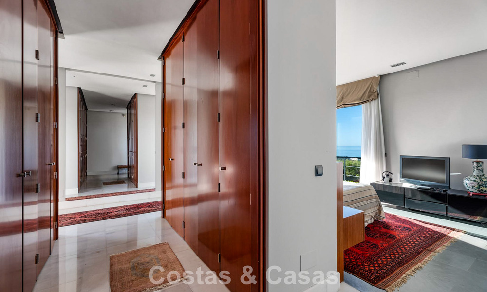 Prêt à emménager! Villa moderne à vendre avec une vue imprenable sur la mer, juste à l'est du centre de Marbella 787831