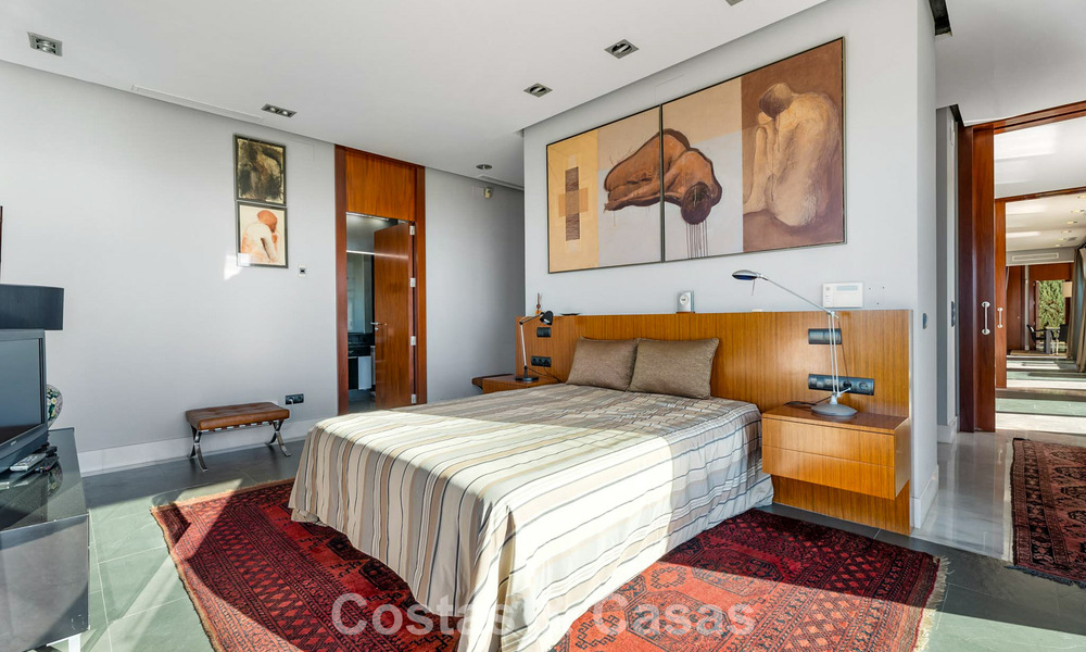 Prêt à emménager! Villa moderne à vendre avec une vue imprenable sur la mer, juste à l'est du centre de Marbella 787834