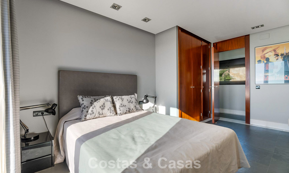 Prêt à emménager! Villa moderne à vendre avec une vue imprenable sur la mer, juste à l'est du centre de Marbella 787835