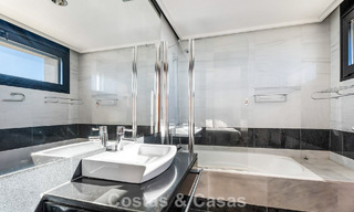 Prêt à emménager! Villa moderne à vendre avec une vue imprenable sur la mer, juste à l'est du centre de Marbella 787836 