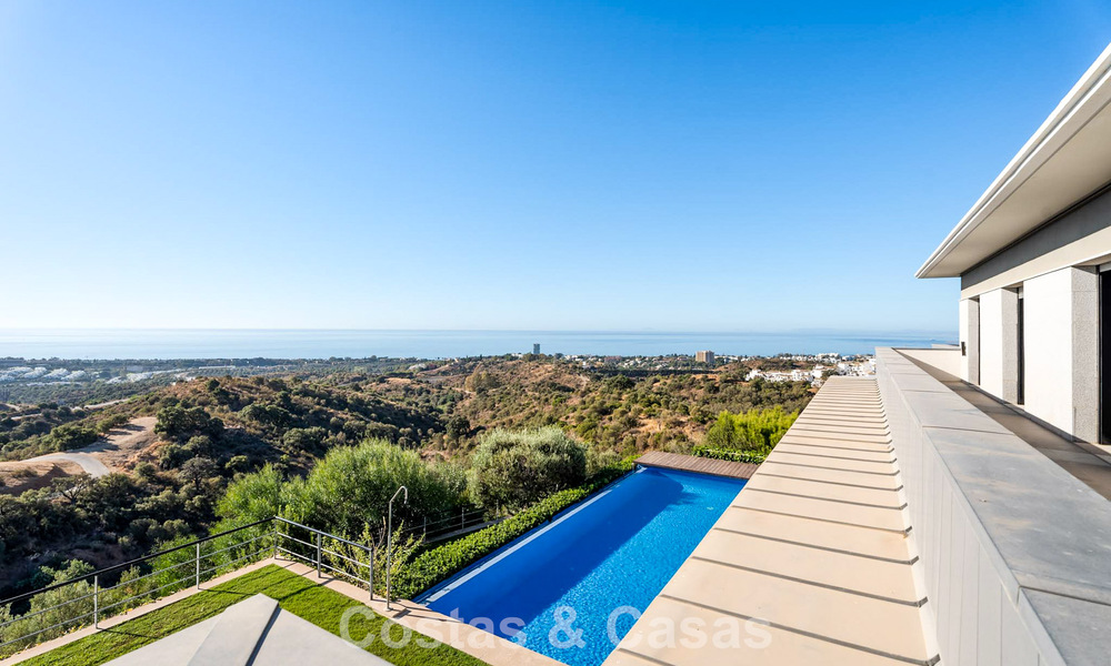 Prêt à emménager! Villa moderne à vendre avec une vue imprenable sur la mer, juste à l'est du centre de Marbella 787837
