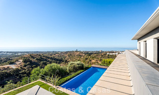 Prêt à emménager! Villa moderne à vendre avec une vue imprenable sur la mer, juste à l'est du centre de Marbella 787837 