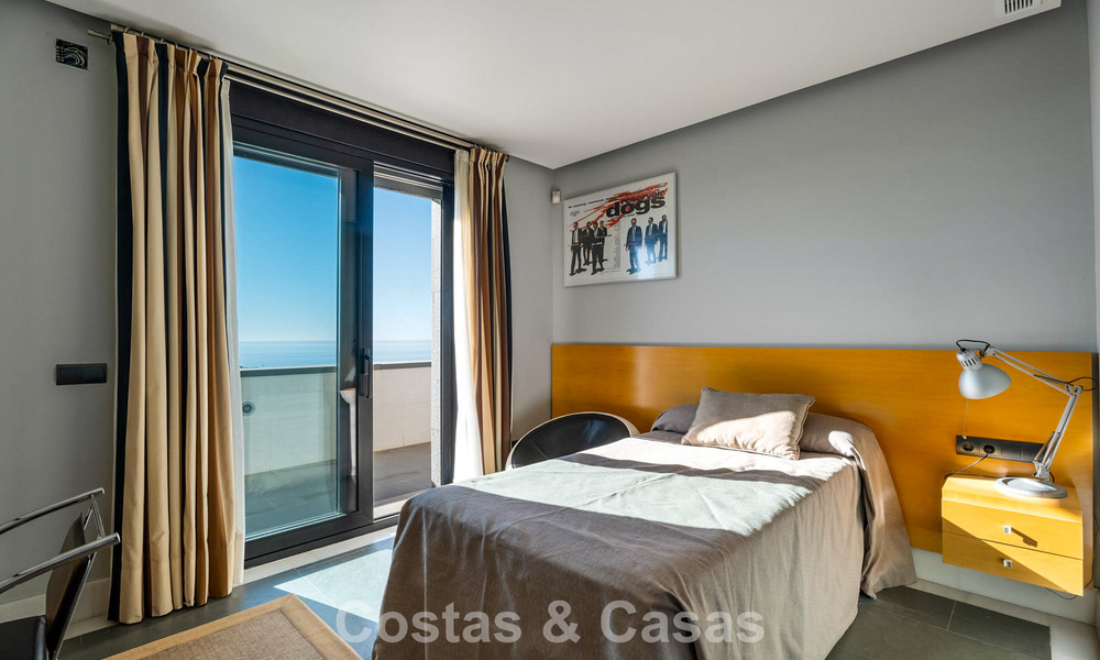 Prêt à emménager! Villa moderne à vendre avec une vue imprenable sur la mer, juste à l'est du centre de Marbella 787838