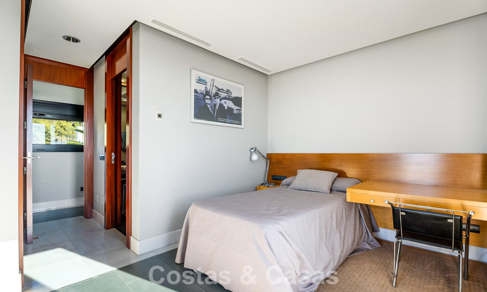 Prêt à emménager! Villa moderne à vendre avec une vue imprenable sur la mer, juste à l'est du centre de Marbella 787840