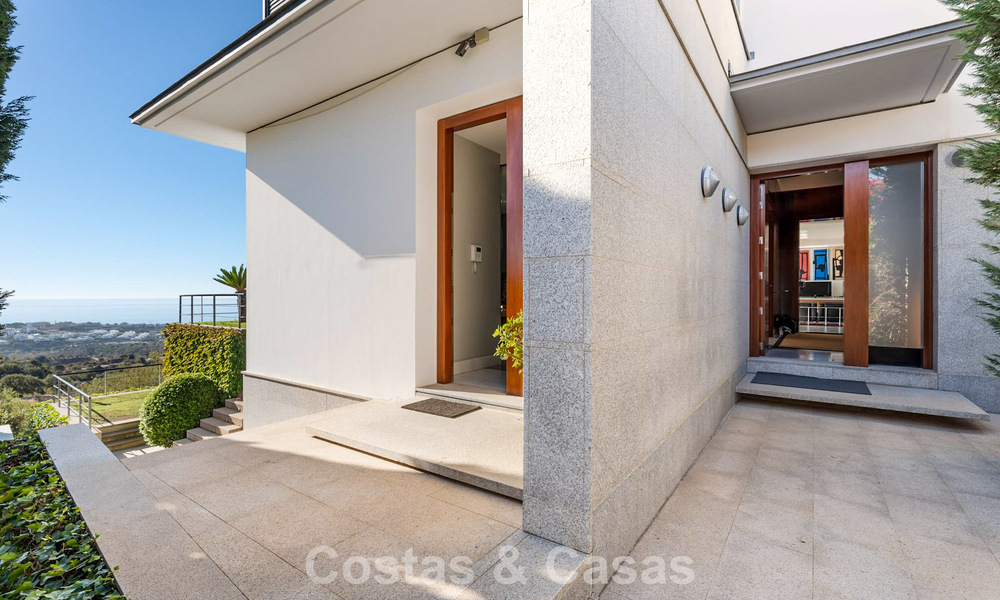 Prêt à emménager! Villa moderne à vendre avec une vue imprenable sur la mer, juste à l'est du centre de Marbella 787844