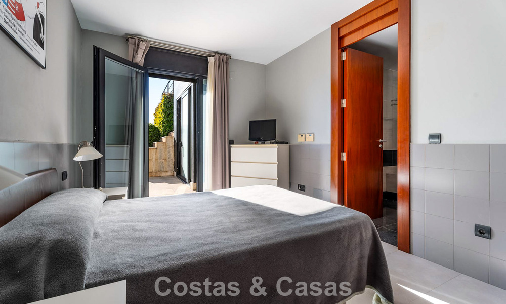 Prêt à emménager! Villa moderne à vendre avec une vue imprenable sur la mer, juste à l'est du centre de Marbella 787845