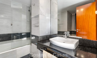 Prêt à emménager! Villa moderne à vendre avec une vue imprenable sur la mer, juste à l'est du centre de Marbella 787846 