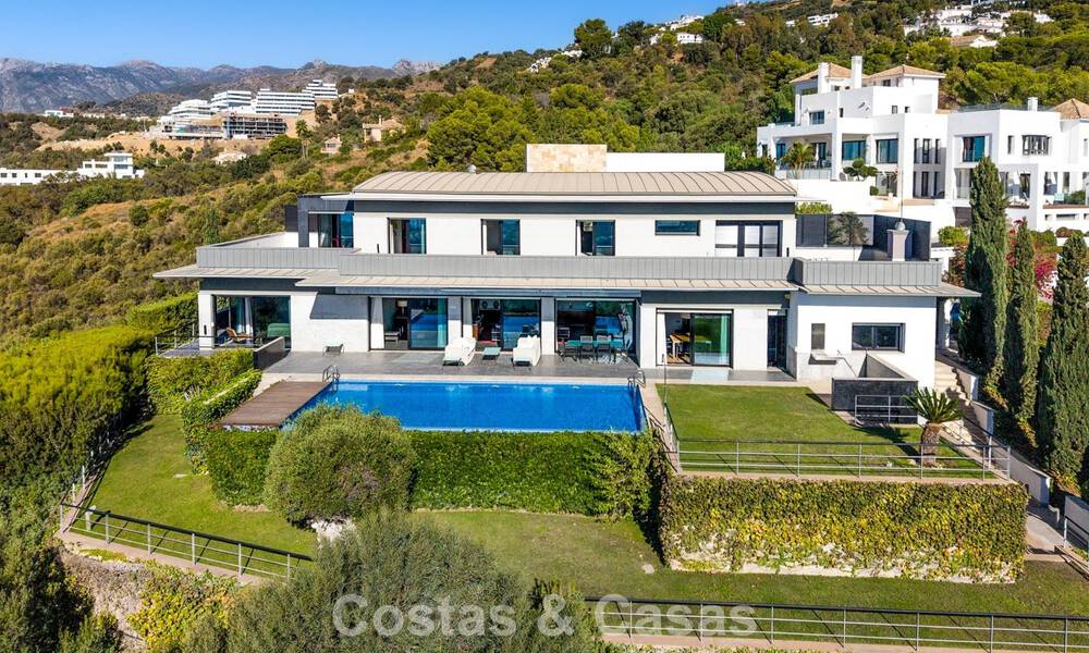 Prêt à emménager! Villa moderne à vendre avec une vue imprenable sur la mer, juste à l'est du centre de Marbella 787852