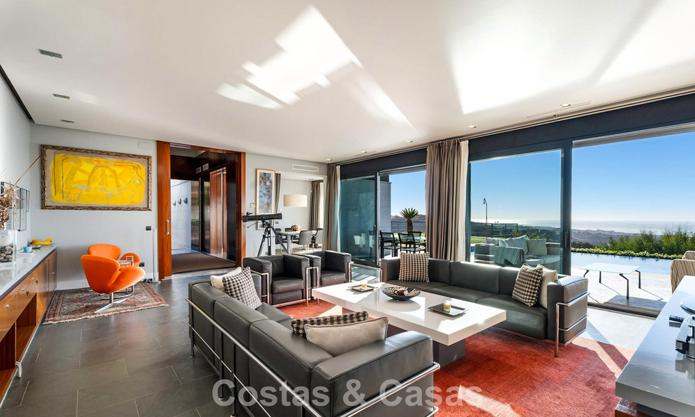 Prêt à emménager! Villa moderne à vendre avec une vue imprenable sur la mer, juste à l'est du centre de Marbella 787853