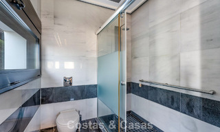 Prêt à emménager! Villa moderne à vendre avec une vue imprenable sur la mer, juste à l'est du centre de Marbella 787857 