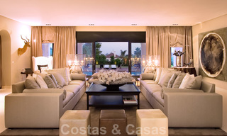 Impressionnante villa contemporaine de luxe avec appartement d'invités à vendre dans la vallée du Golf de Nueva Andalucia, Marbella 22601 