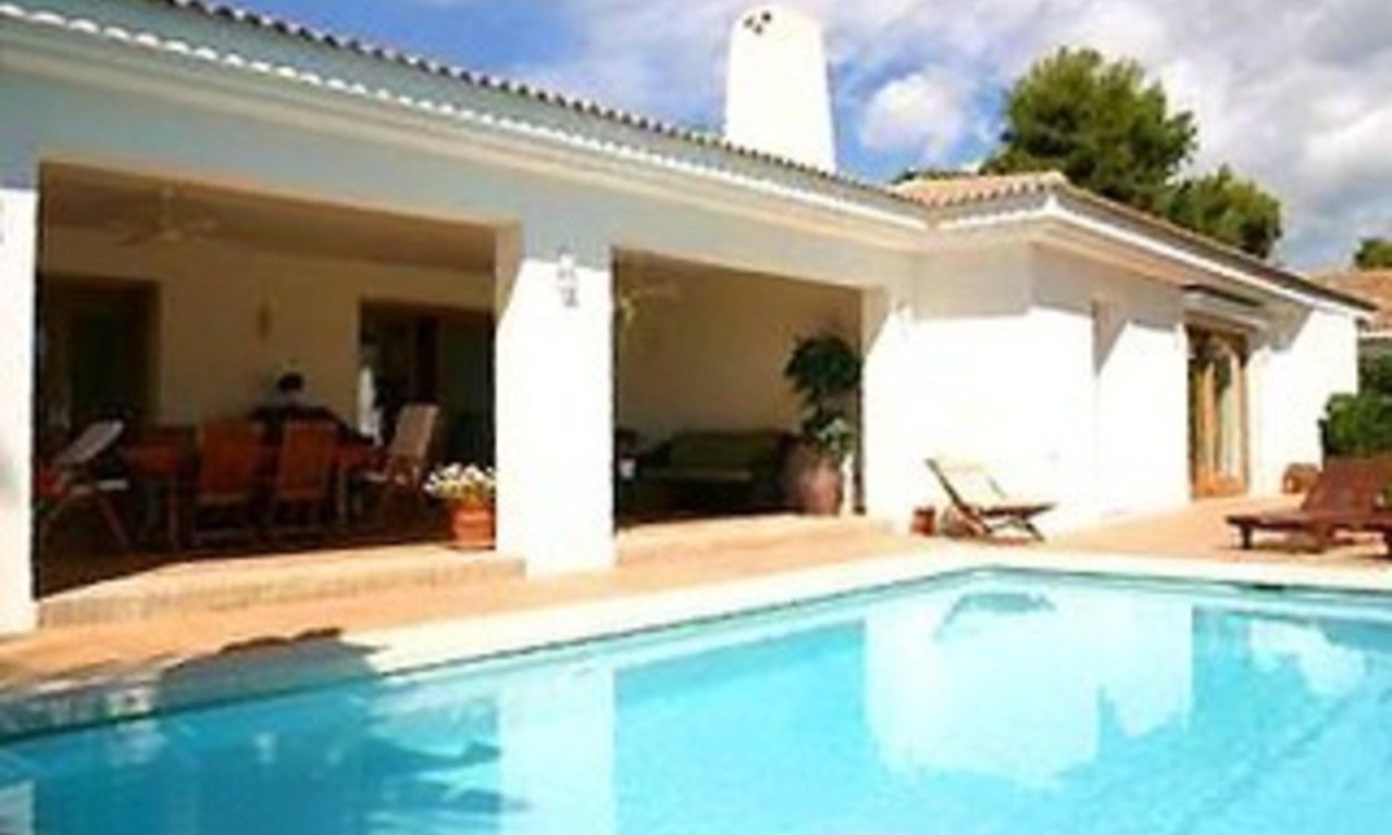 Une magnifique villa de 3 chambres à vendre dans la prestigieuse zone de, Los Monteros à Marbella 0