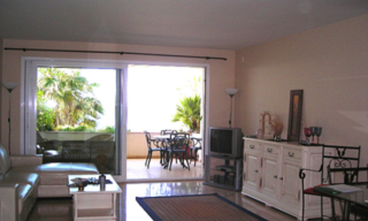 Appartement en première ligne de plage à vendre, dans un complexe de plage entre Marbella et Estepona 2