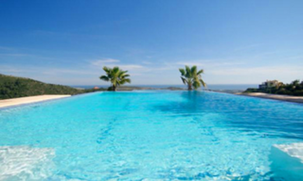 Villa à vendre dans un complexe fermé sur un parcours de golf à Marbella - Benahavis 1