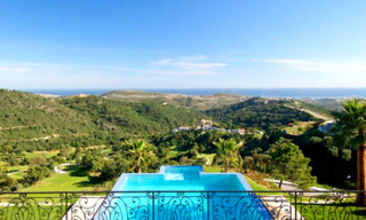 Villa à vendre dans un complexe fermé sur un parcours de golf à Marbella - Benahavis 2