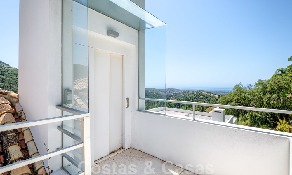 À vendre: Villa contemporaine à Marbella - Benahavis avec vue sur mer 25950