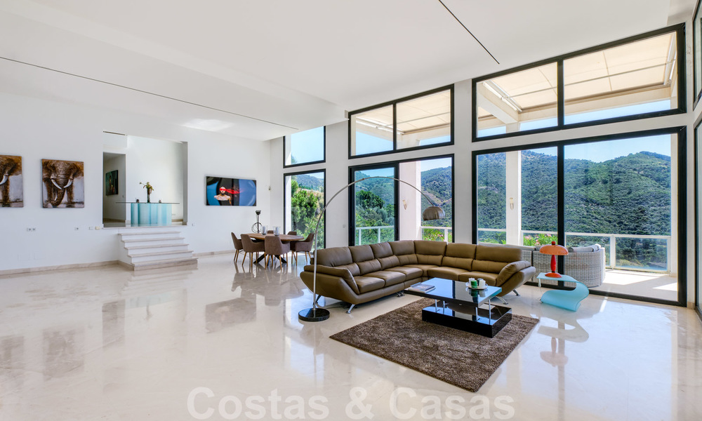 À vendre: Villa contemporaine à Marbella - Benahavis avec vue sur mer 25955