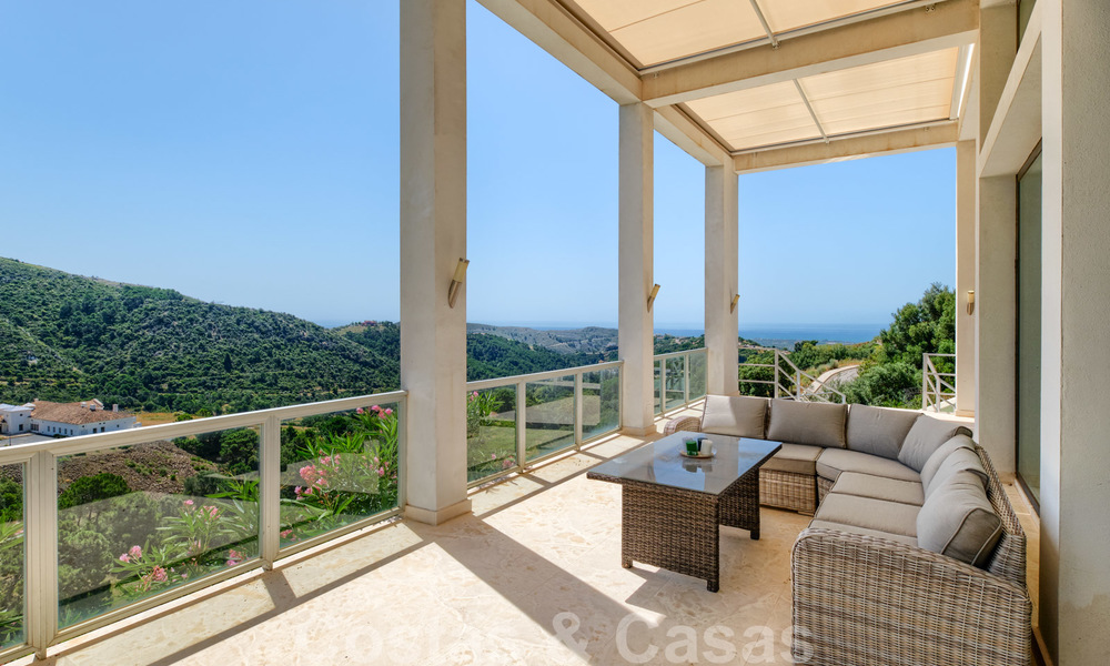 À vendre: Villa contemporaine à Marbella - Benahavis avec vue sur mer 25957
