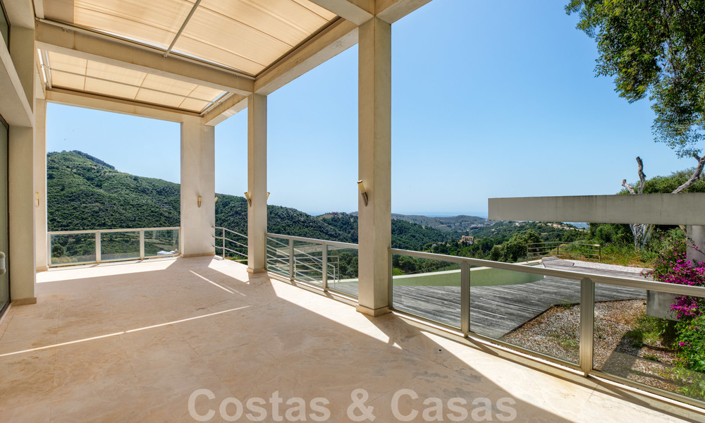 À vendre: Villa contemporaine à Marbella - Benahavis avec vue sur mer 25960