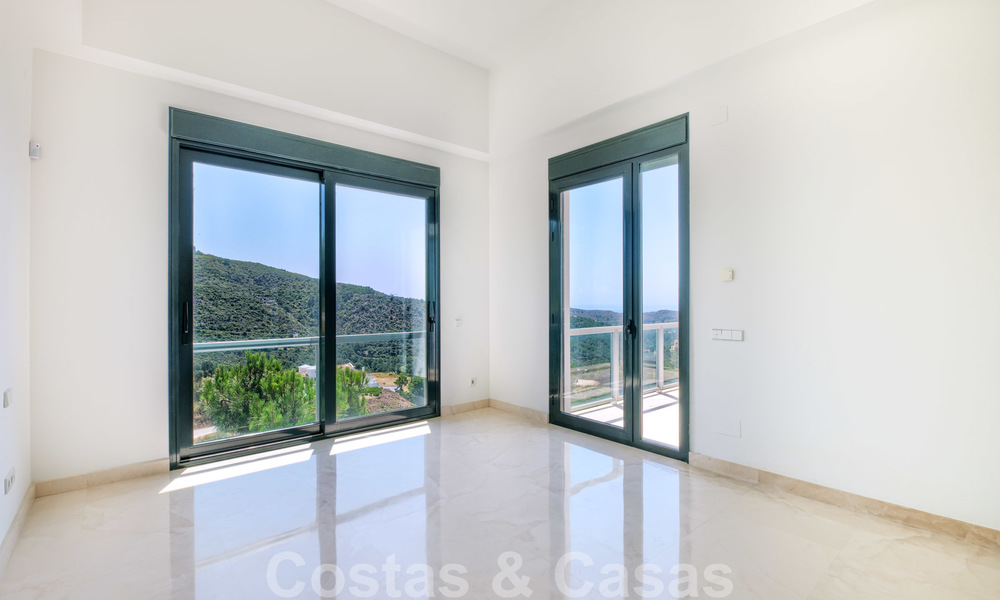 À vendre: Villa contemporaine à Marbella - Benahavis avec vue sur mer 25974