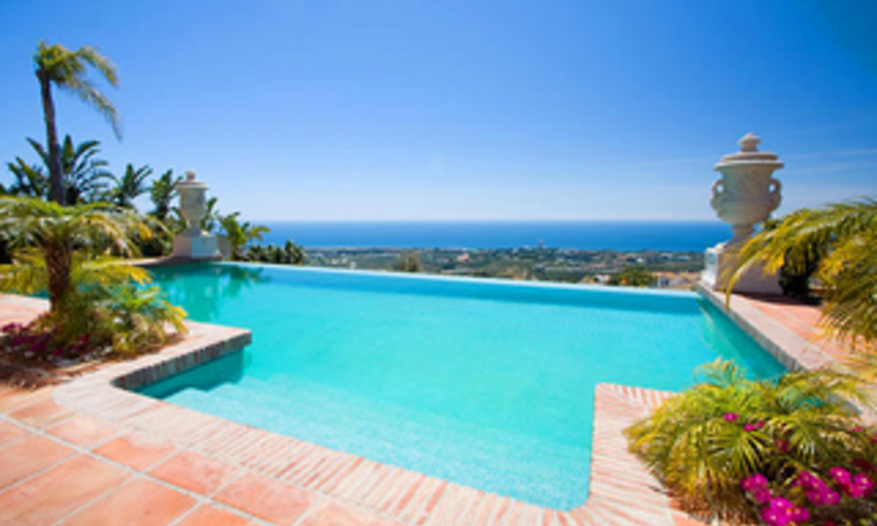 Villa de luxe nouvellement construite à vendre à l' Est de Marbella 0