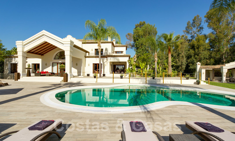 À vendre: Grande villa de luxe en première ligne Golf à Nueva Andalucía, Marbella 21590