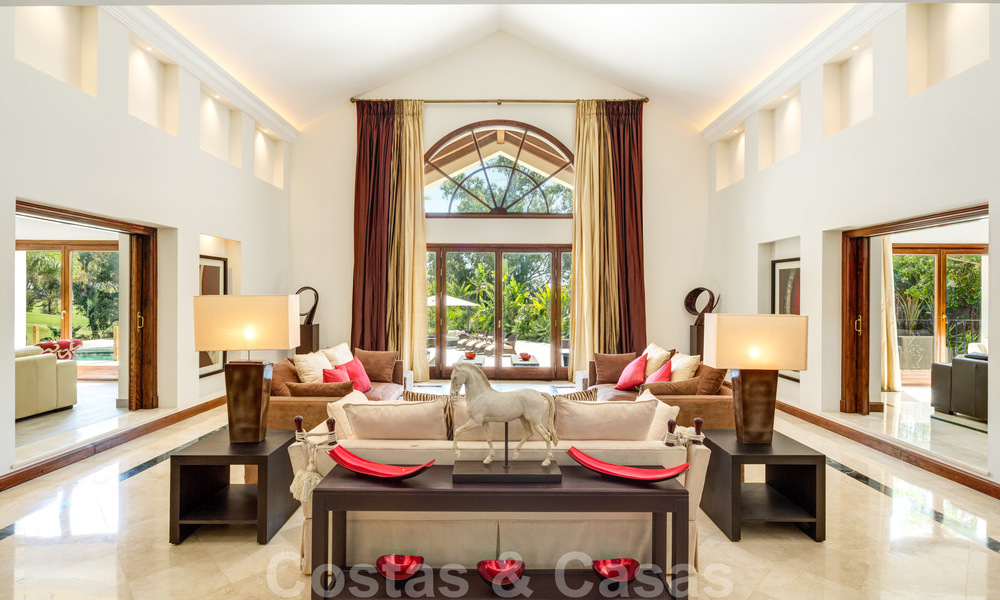 À vendre: Grande villa de luxe en première ligne Golf à Nueva Andalucía, Marbella 21594