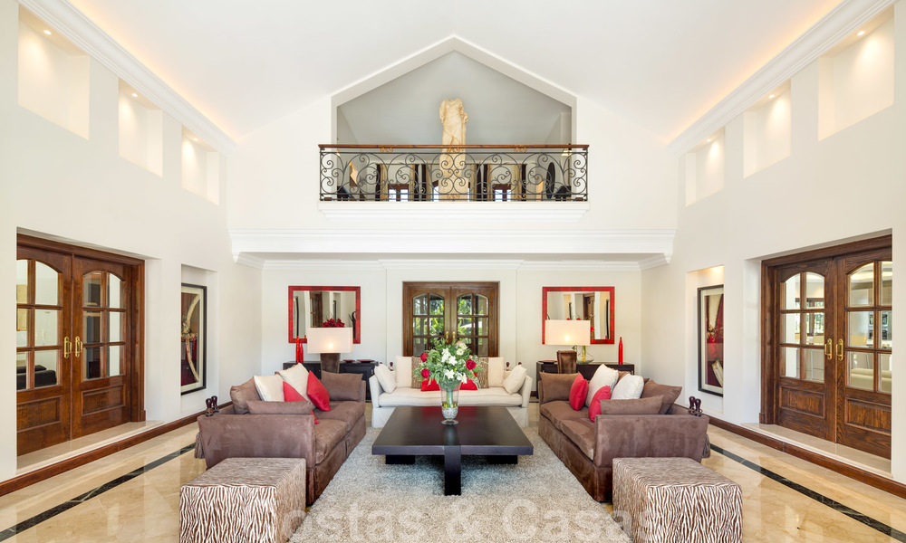 À vendre: Grande villa de luxe en première ligne Golf à Nueva Andalucía, Marbella 21595