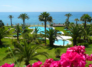 Appartement à acheter en première ligne de plage, Mille d' Or, Puerto Banús - Marbella