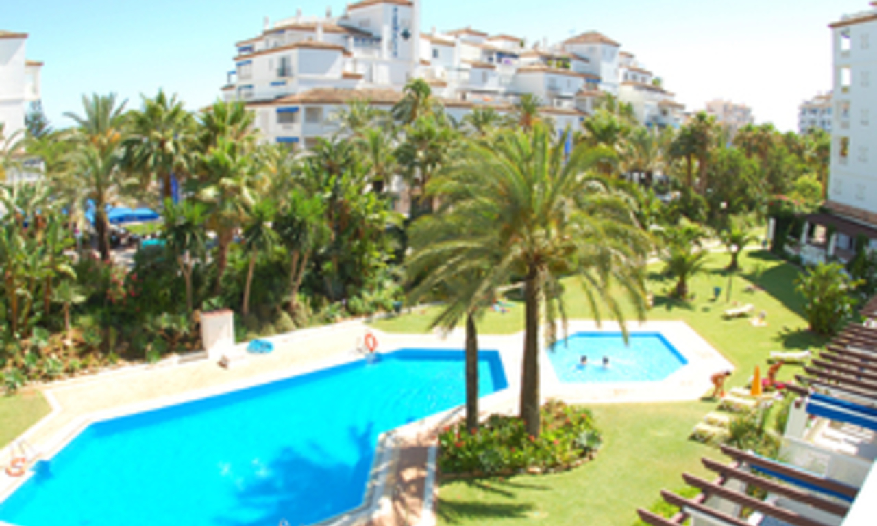 Appartement de luxe près de la plage à vendre à Playas del Duque, Puerto Banús, Marbella 0
