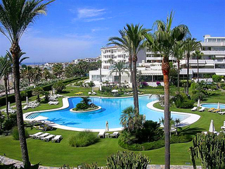 Appartement en première ligne de plage à vendre à Los Granados, Puerto Banús - Marbella