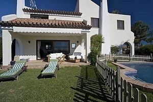 Bonne affaire! Villa d´tachée à vendre à Estepona, Costa del Sol