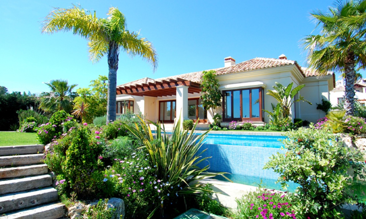 Nouvelle villa dans un complexe fermé dans la zone de Marbella - Benahavis 0