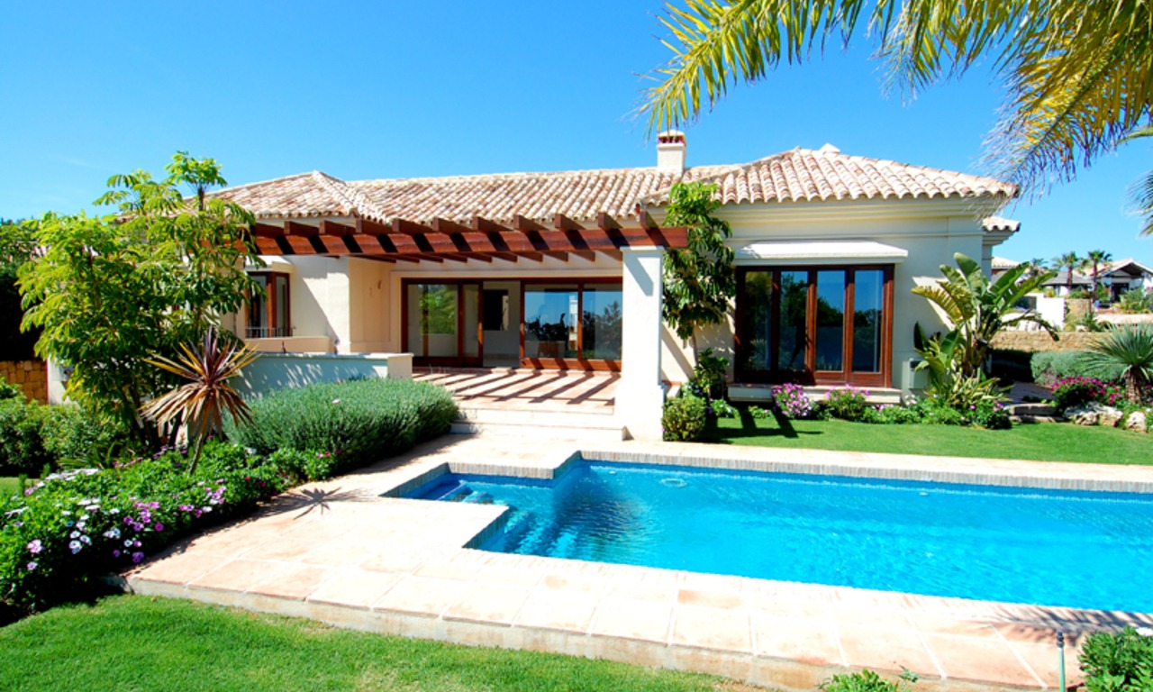 Nouvelle villa dans un complexe fermé dans la zone de Marbella - Benahavis 2