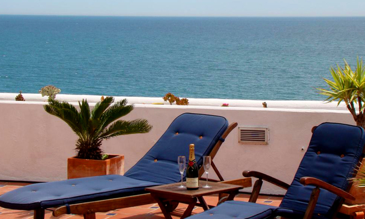 Appartement penthouse de plage à vendre à Estepona 0