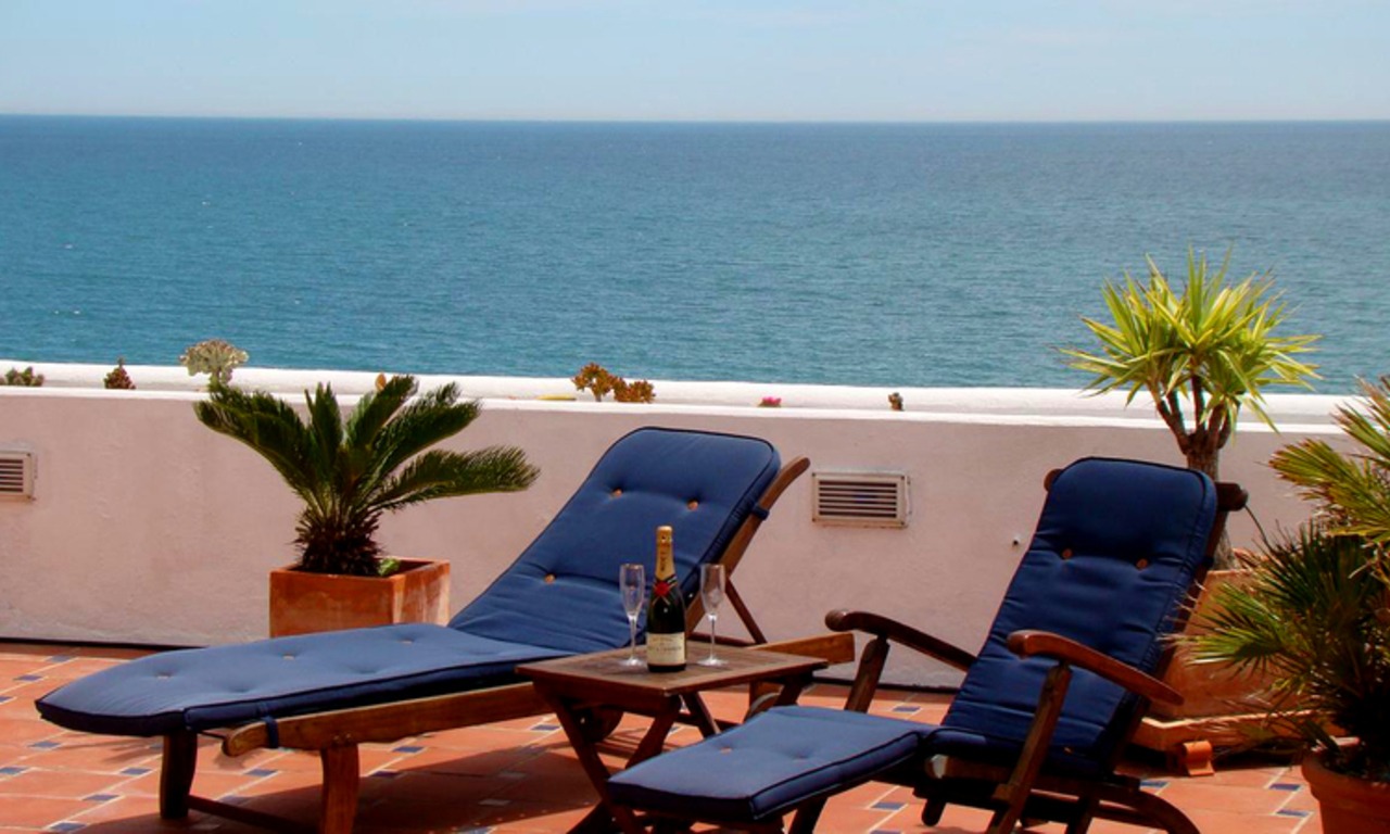 Appartement penthouse de plage à vendre à Estepona 1