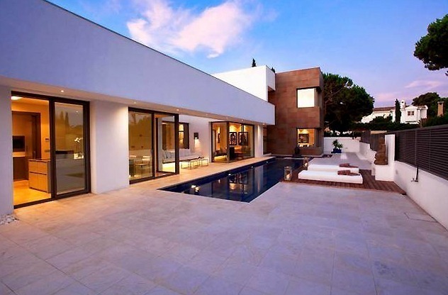 Nouvelle villa contemporaine à vendre sur la Mille d' Or à Marbella