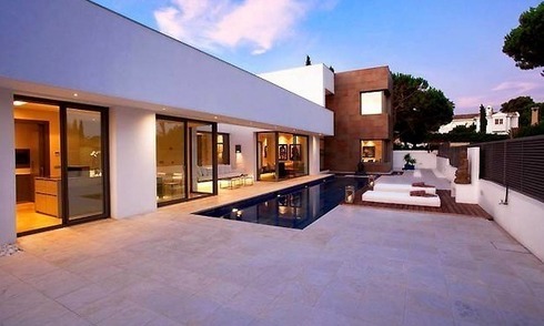 Nouvelle villa contemporaine à vendre sur la Mille d' Or à Marbella 