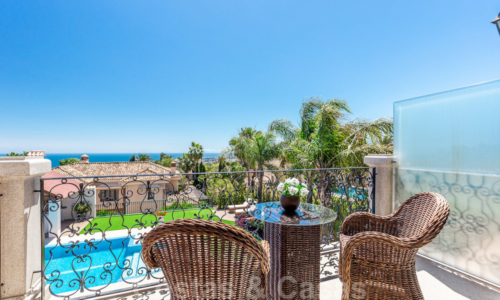 Villa de luxe de style classique avec vue sur la mer à vendre à Sierra Blanca, Marbella 22200