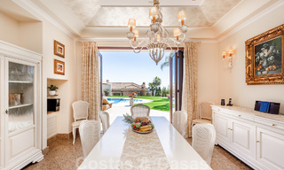 Villa de luxe de style classique avec vue sur la mer à vendre à Sierra Blanca, Marbella 22204 