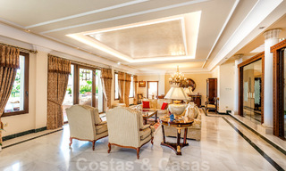 Villa de luxe de style classique avec vue sur la mer à vendre à Sierra Blanca, Marbella 22205 