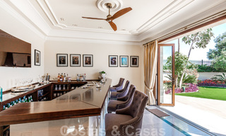 Villa de luxe de style classique avec vue sur la mer à vendre à Sierra Blanca, Marbella 22207 