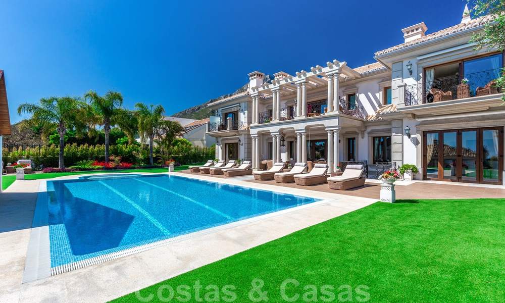 Villa de luxe de style classique avec vue sur la mer à vendre à Sierra Blanca, Marbella 22210